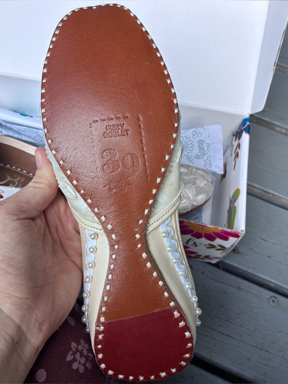 Embroidered flats - Picture 5 of 7